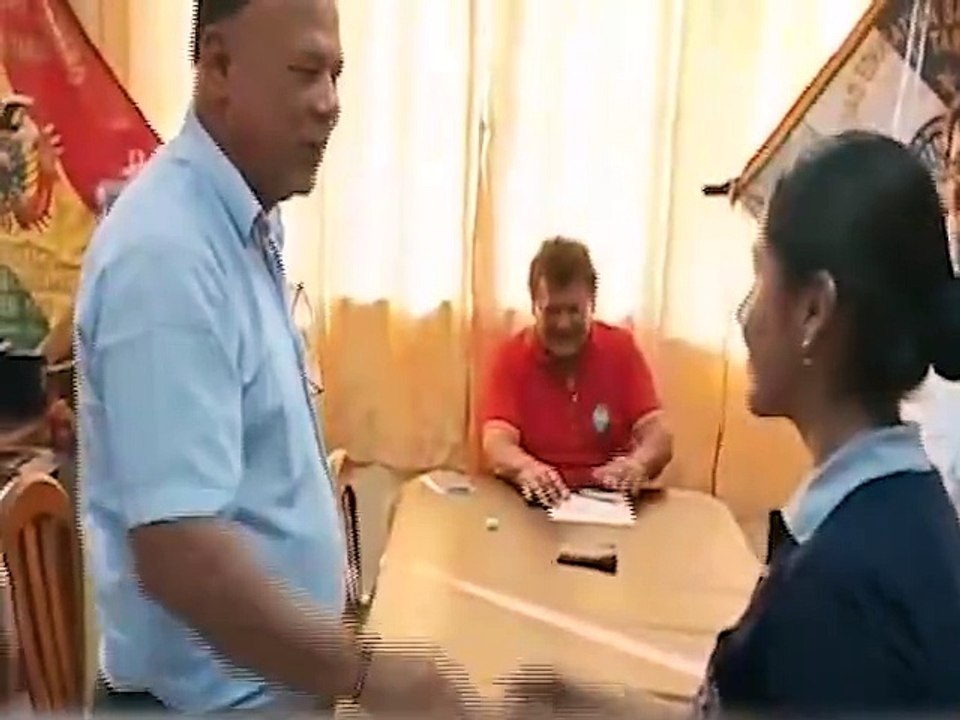 Zailén Cáceres, la destacada estudiante de la promoción 2024 de la unidad educativa San José Obrero del turno de la tarde que ha logrado 100 de promedio en los últimos años, recibió la grata visita del vicerrector de la Universidad Gabriel René Moreno Rei