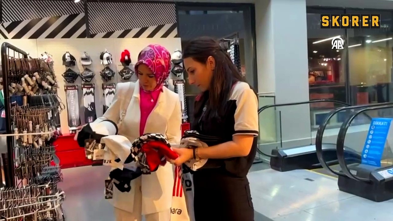 Aile ve Sosyal Hizmetler Bakanı Mahinur Özdemir Göktaş, Beşiktaş forması satın aldı