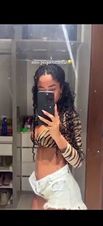 Após anunciar gravidez, namorada de MC Daniel mostra primeiros registros da barriga; veja