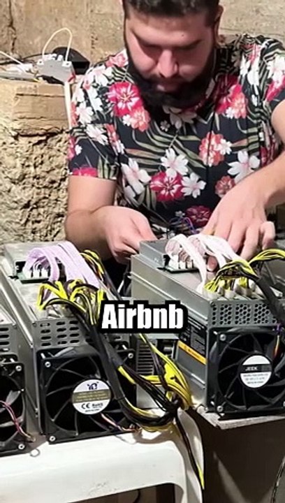 Il mine du Bitcoin dans un Airbnb