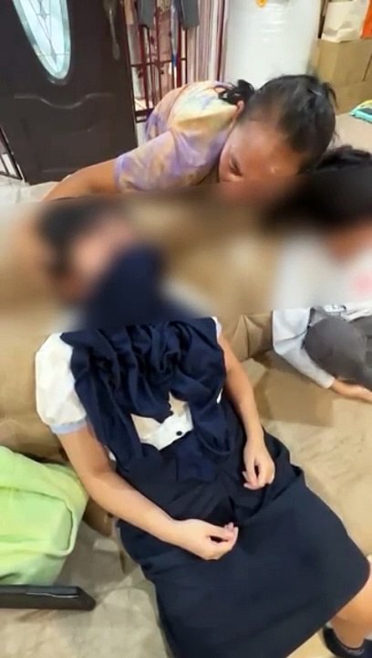 舍不得女佣离开 小雇主哭得撕心裂肺