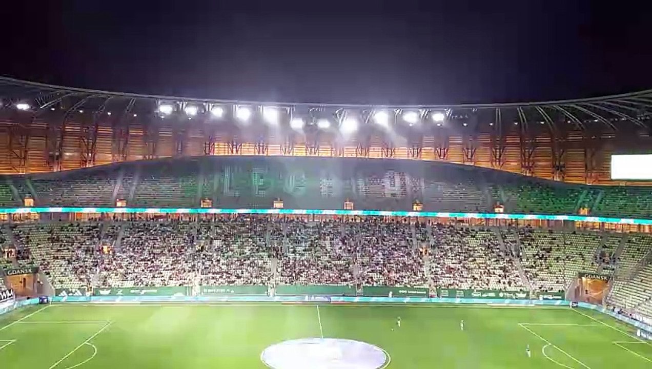 Pokaz świateł podczas meczu Lechii z Rakowem