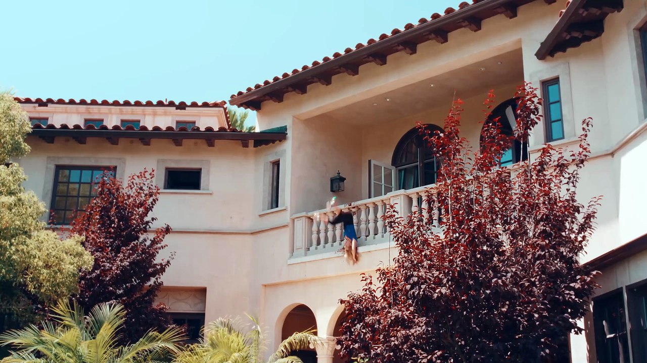 Sabrina Carpenter - Taste - Videoclip ufficiale