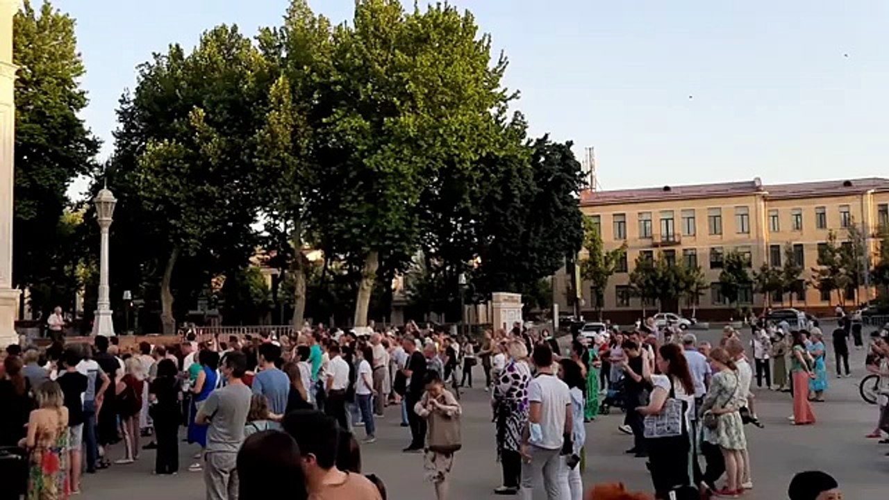 Alisher Navoiy nomidagi teatr oldidagi ochiq havoda konsert