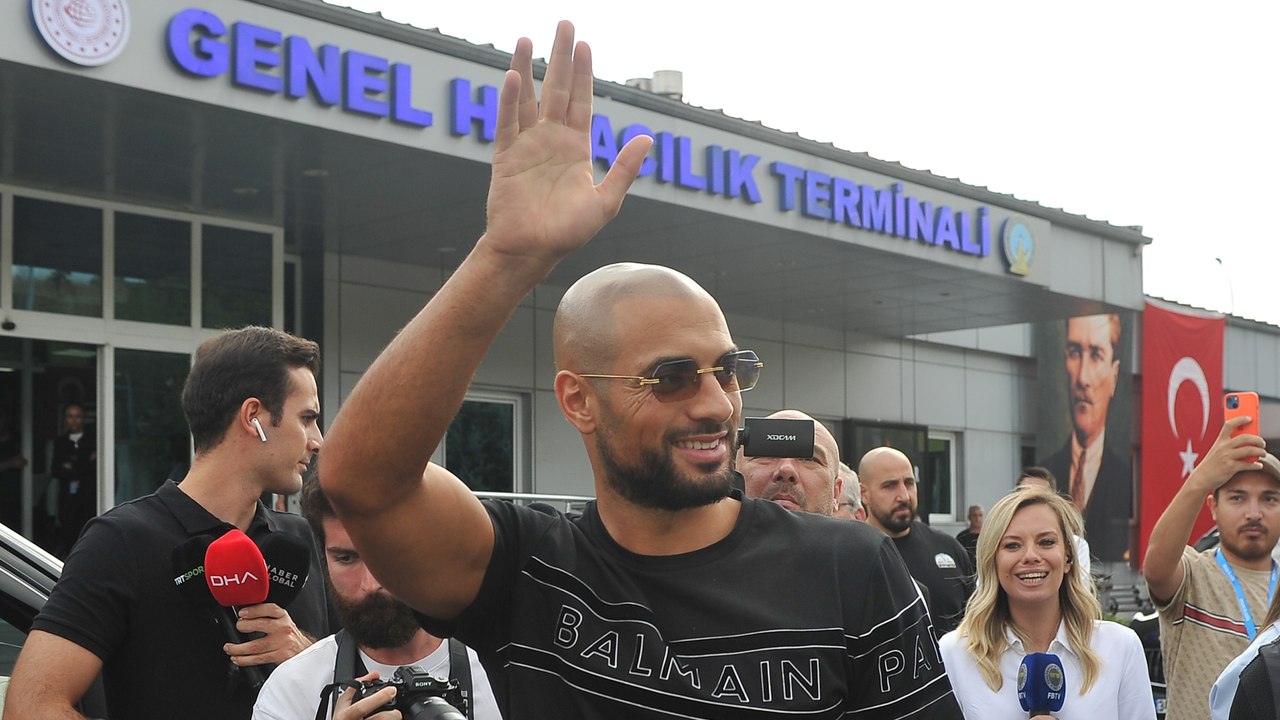 Sofyan Amrabat, Fenerbahçe için İstanbul'da