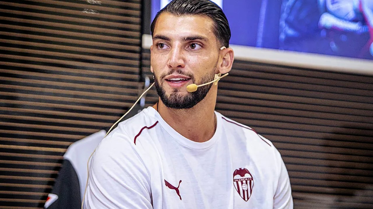 El jugador del Valencia Rafa Mir detenido por la Guardia Civil por un presunto delito de agresión sexual