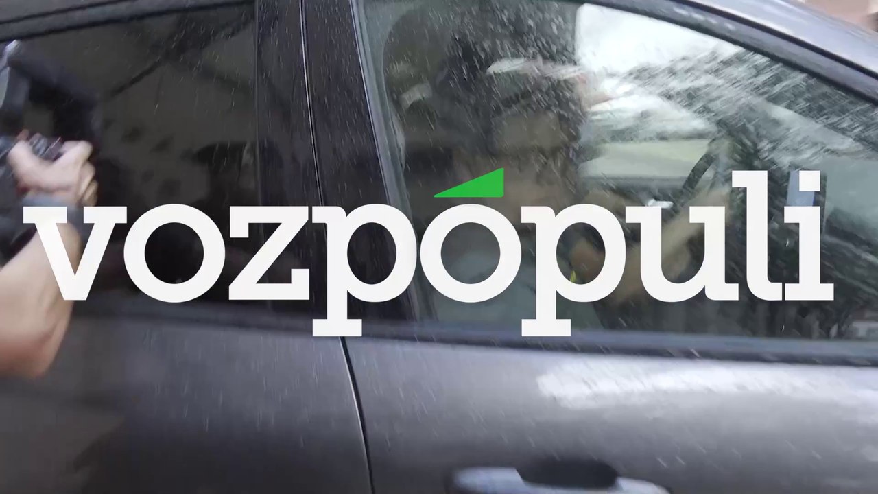 Rafa Mir sale de la comandancia de la Guardia Civil de València hacia los juzgados de Llíria