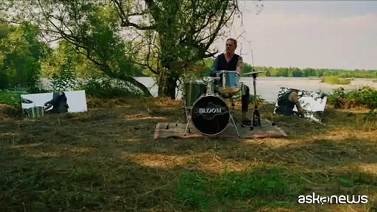 Giusy Ferreri nella nuova band Bloom: il video del singolo "La Vita Danza"