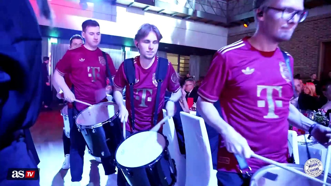 Der FC Bayern feiert 15 Jahre Geschichte