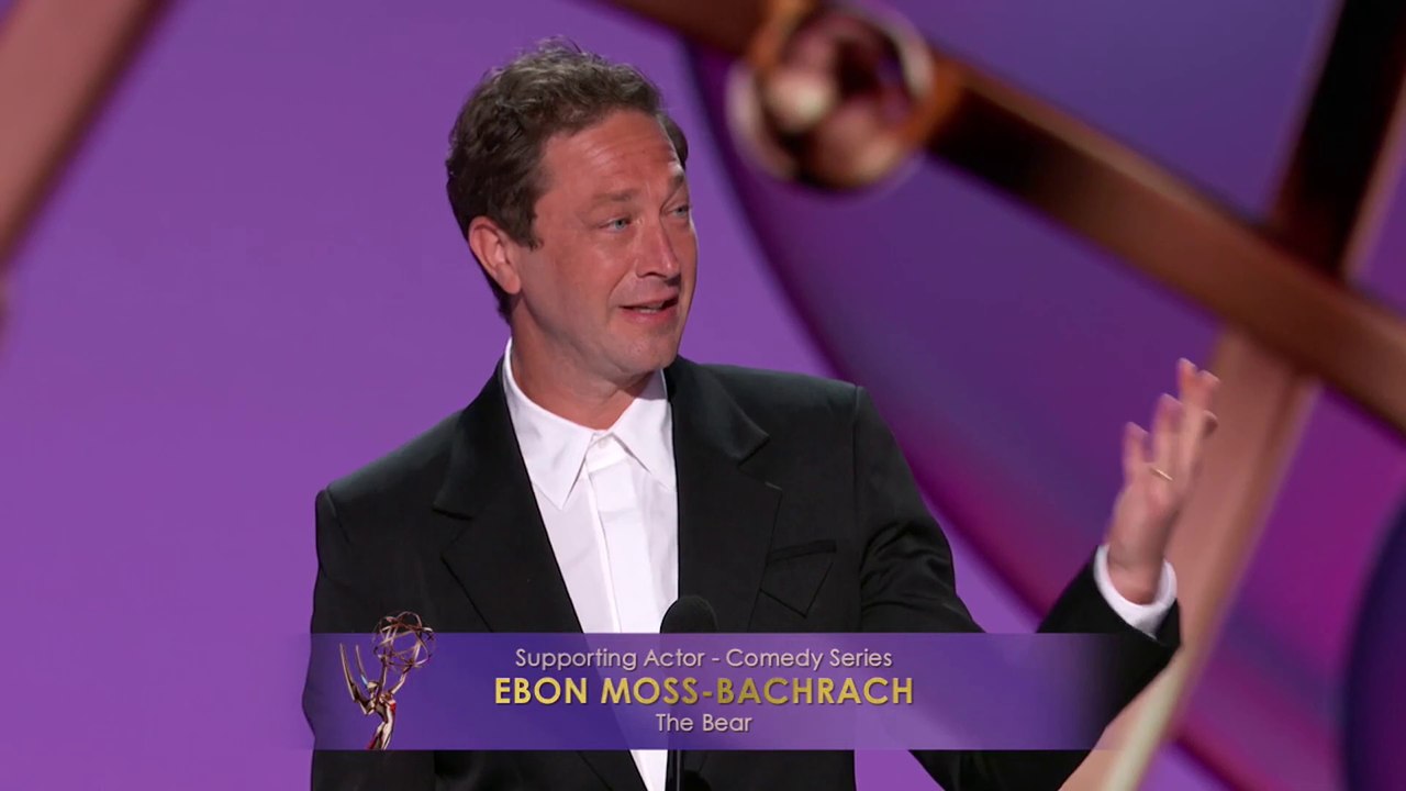 Ebon Moss-Bachrach gana el Emmy a Mejor Actor de Reparto
