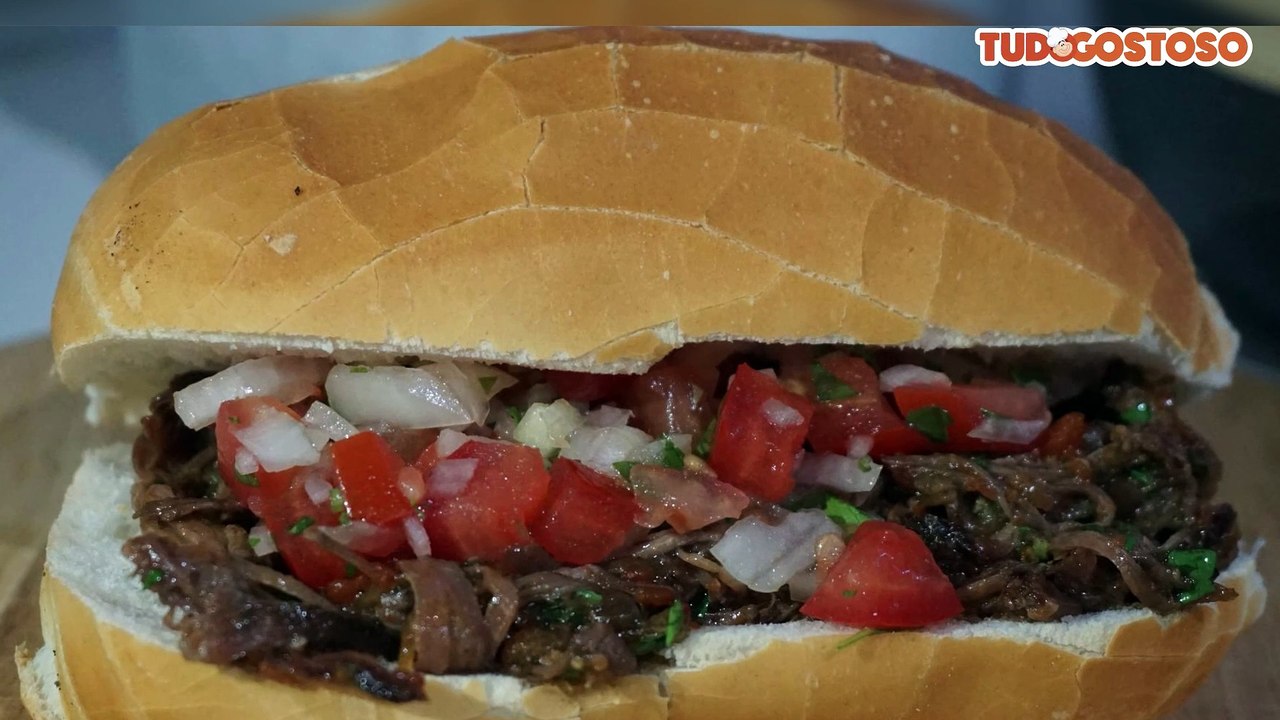 Lanche de costela gaúcha desfiada