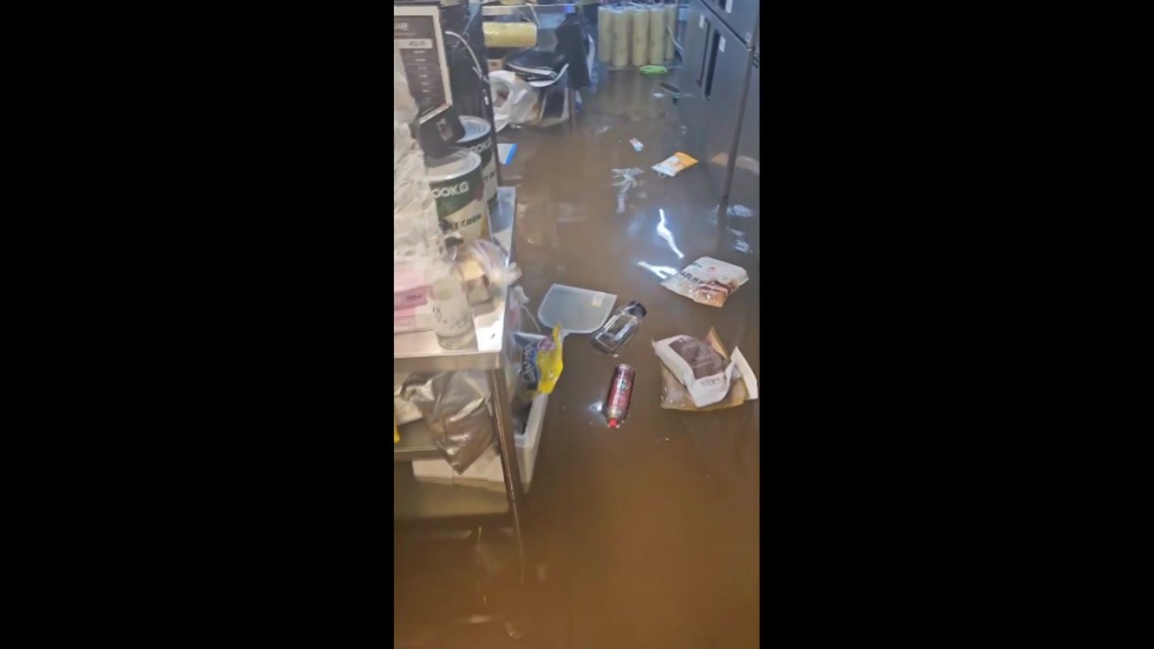 충남 서산 음식점 침수 / YTN