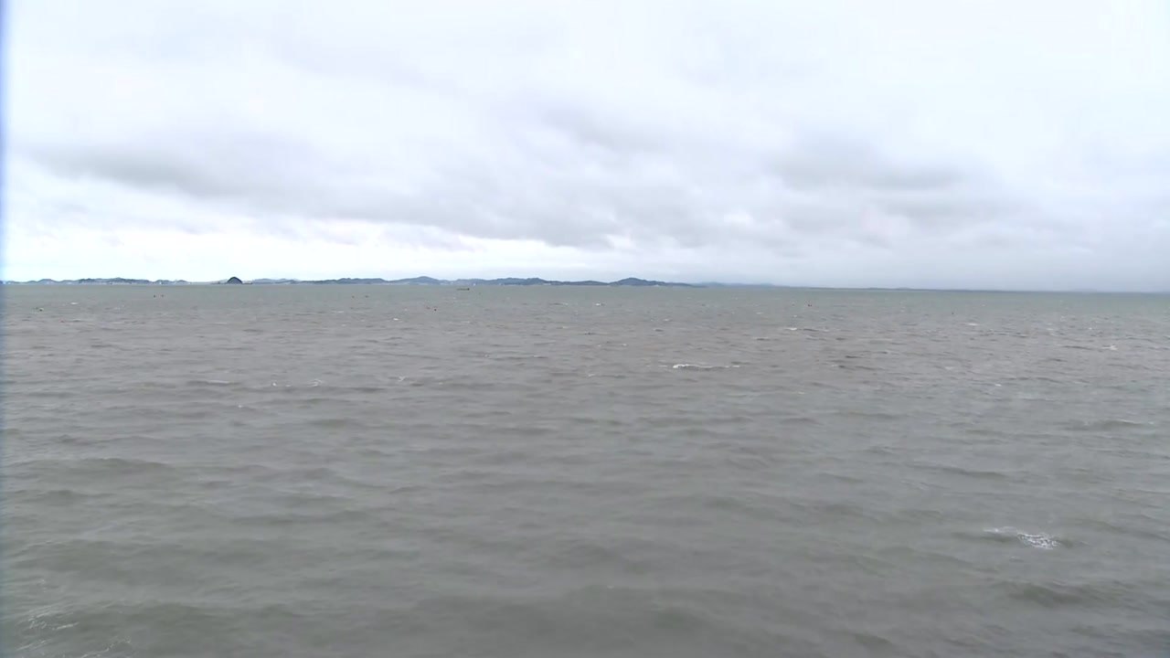 시간당 90mm 넘는 폭우...'도로 잠기고 상가 침수' / YTN