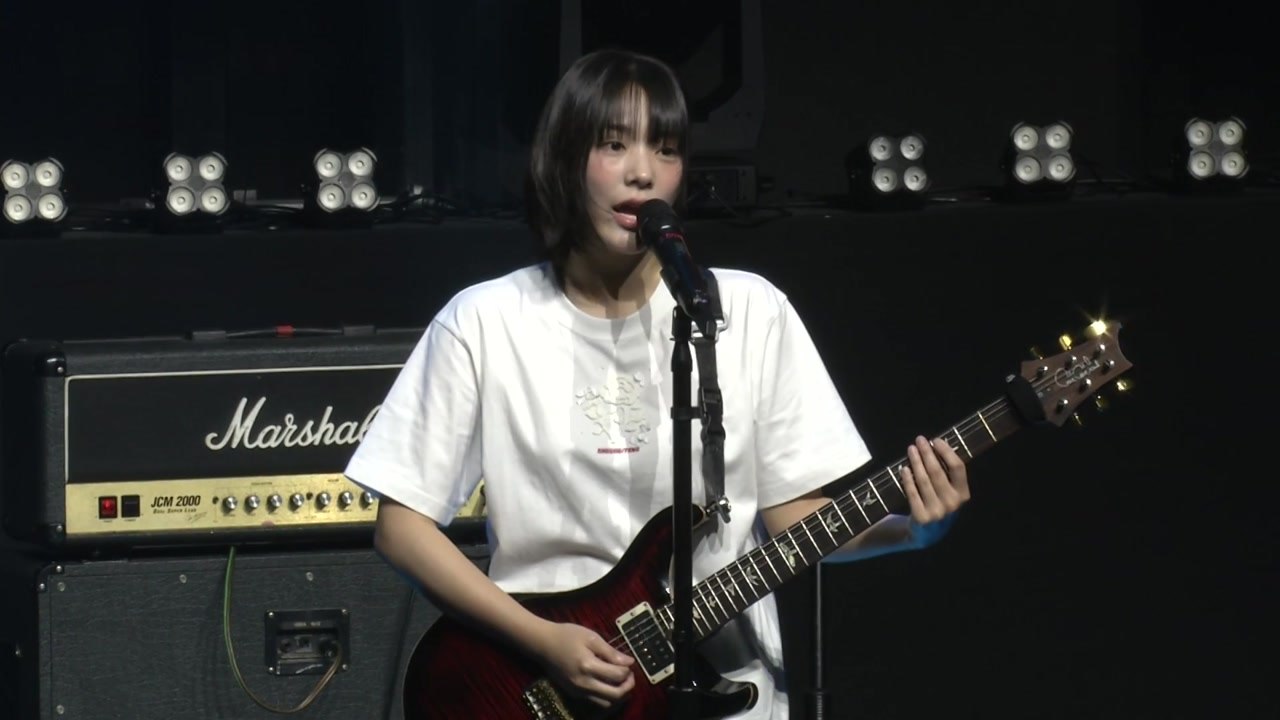 QWER, 미니 2집 발매..."호흡 보여주려 밤새워 연습" / YTN