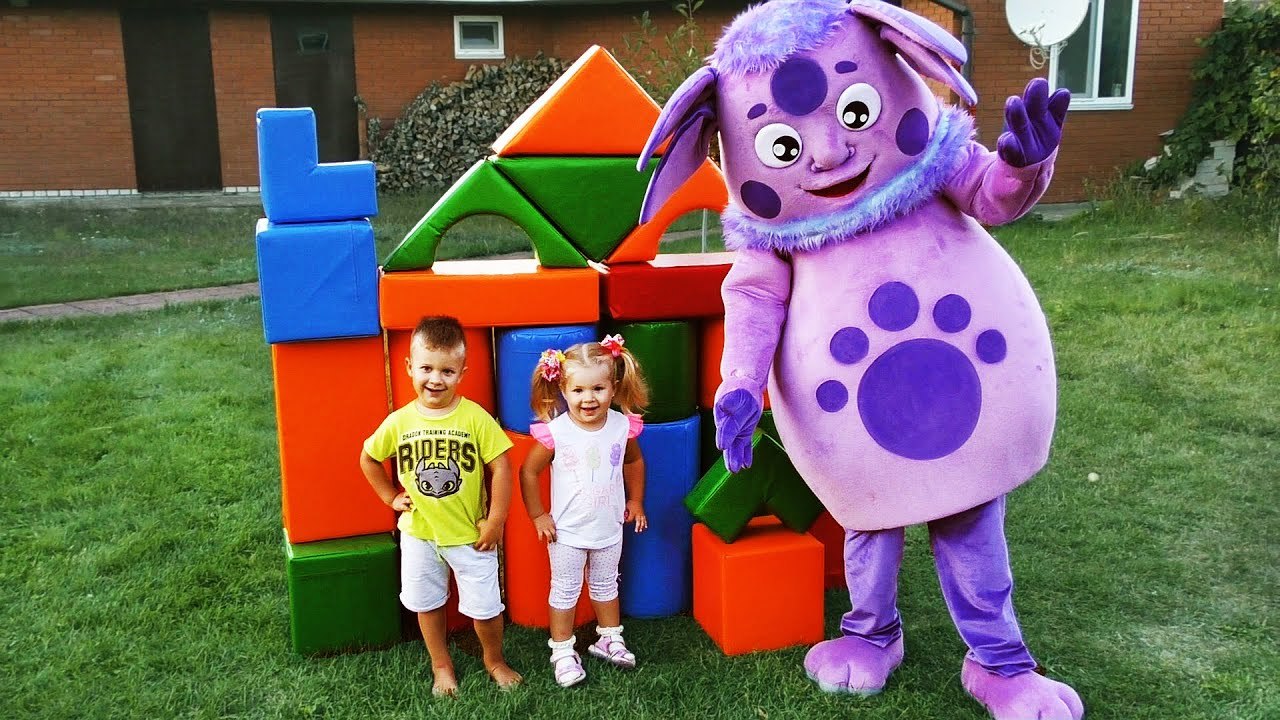 Диана и Рома приготовили Подарок для Лунтика - Кубики, Kids Videos