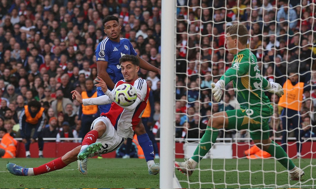 Arsenal score two stoppage time goals to beat Leicester