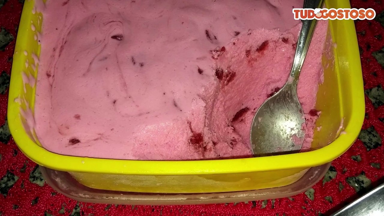 Sorvete de gelatina de morango