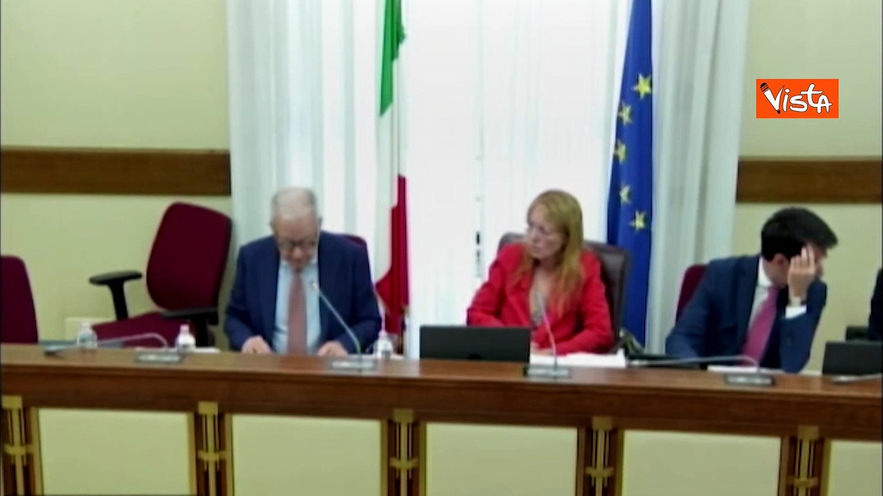 Mantovano in Commissione legge testo di Sfera Ebbasta: "Esalta la marijuana, ma non ? droga leggera"