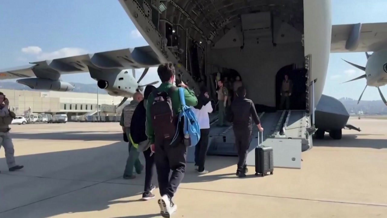 레바논 대탈출...독일·스페인 군용기로 자국민 수송 / YTN