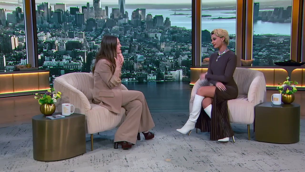 Smile 2 | Featurette: BTS with Naomi Scott & Parker Funn