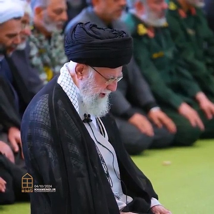 هل صلاة خامنئي صحيحة