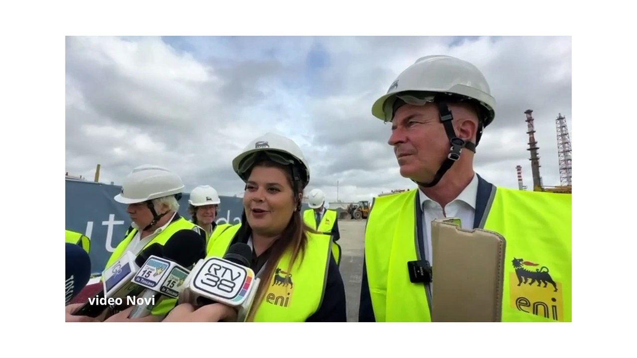 Ricci (Eni): "Passare completamente all'elettrico sarebbe una follia assoluta"