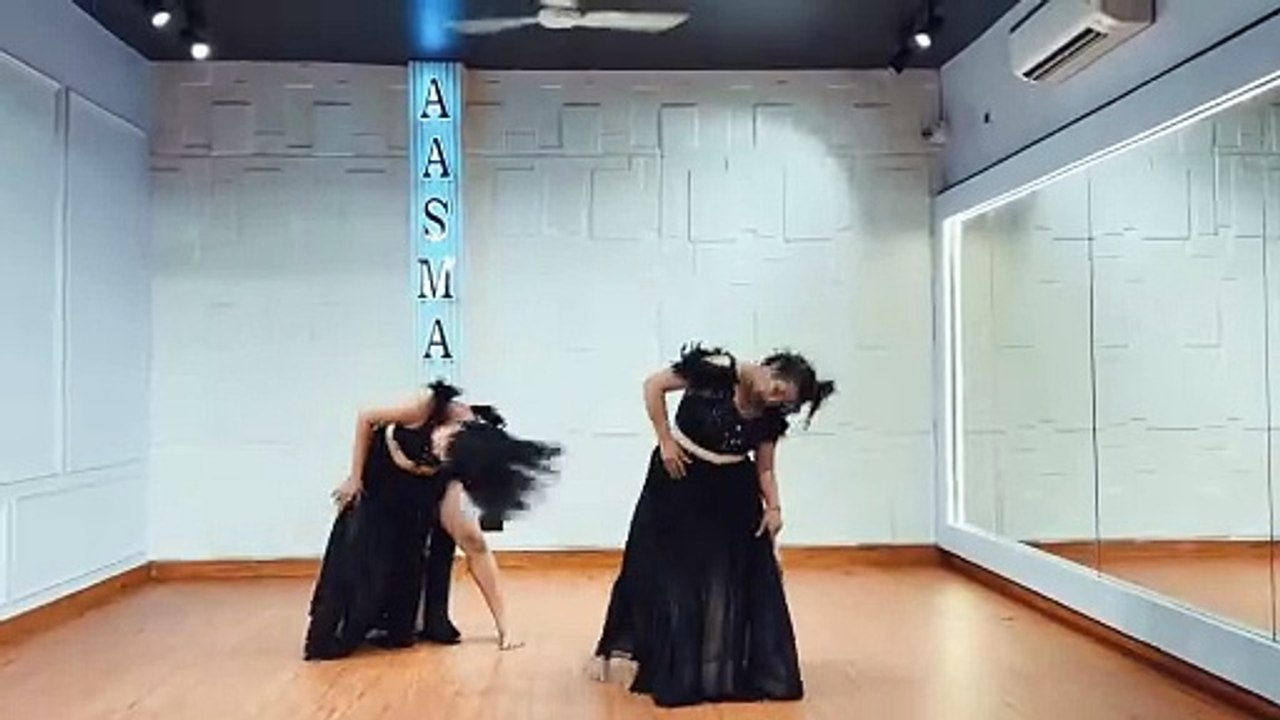 Aaj Ki Raat Song Sexy Dance