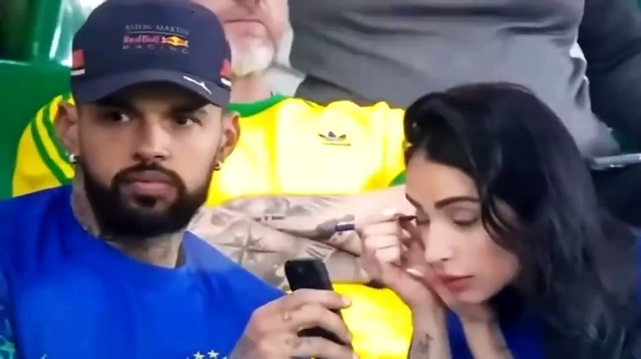 Women be having a 6th sense because how’d she even notice