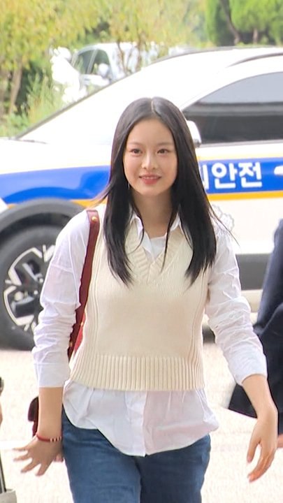 뉴진스 하니, 환히 웃으며 등장… '무시해' 발언 국감장 출석