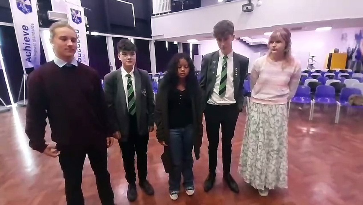 Washington DC teenagers get to visit the original Washington and the ancestral home of their first president