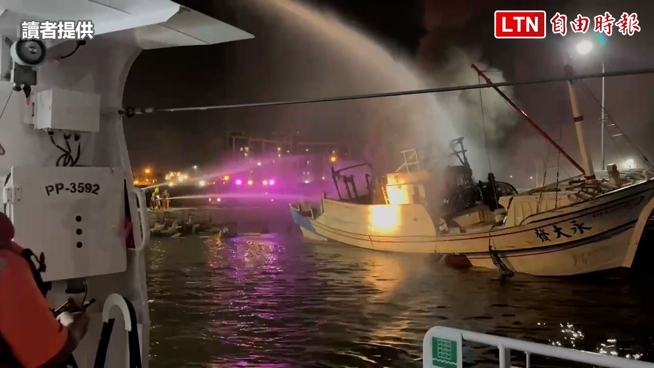 高雄梓官漁船火警空污 環保局示警楠梓等4區關門窗、少外出（讀者提供）