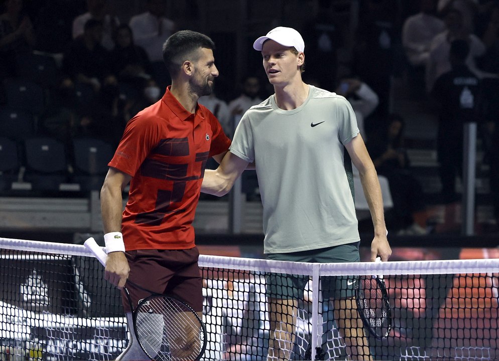 سينر يحسم المواجهة أمام دجوكوفيتش ويبلغ نهائي بطولة SIX KINGS SLAM