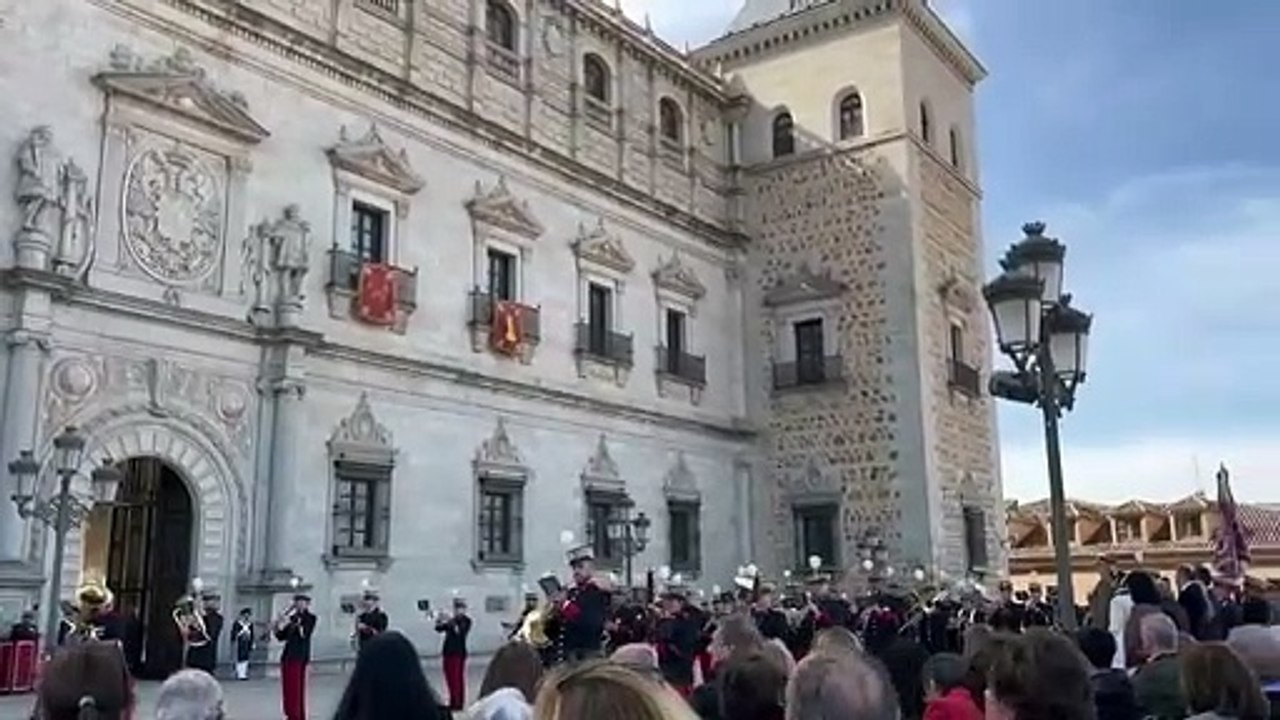 Relevo de guardia en el Alcázar