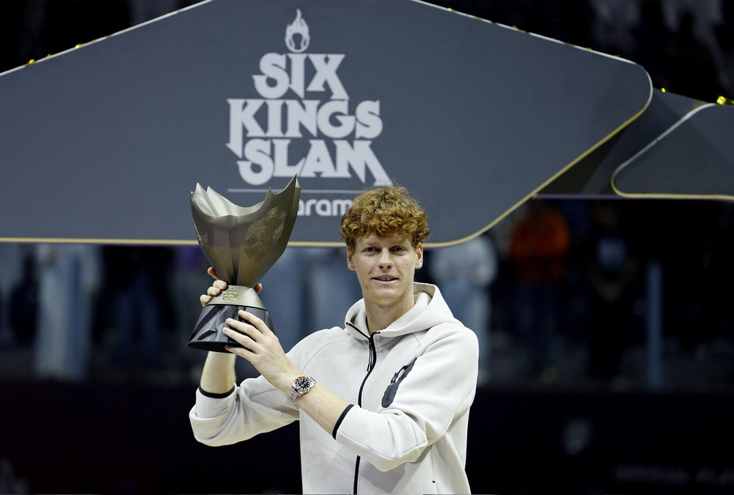 سينر يحسم المواجهة أمام ألكاراز ويظفر بلقب بطولة SIX KINGS SLAM