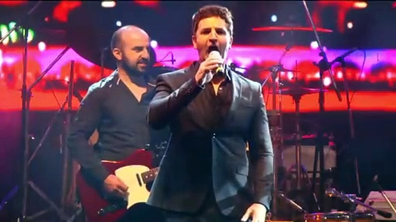 héroe lírico y pop