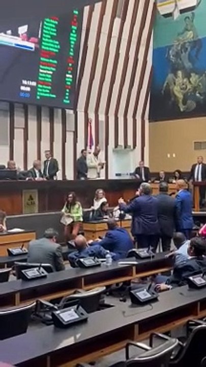 VÍDEO: Deputados batem boca por divisão de votos evangélicos em Camaçari
