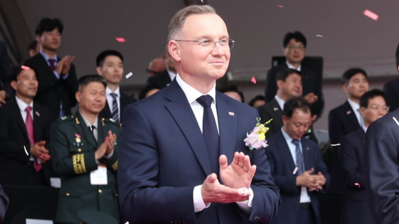 '방산 큰손' 폴란드 대통령, K-9·K2 생산라인 방문 / YTN