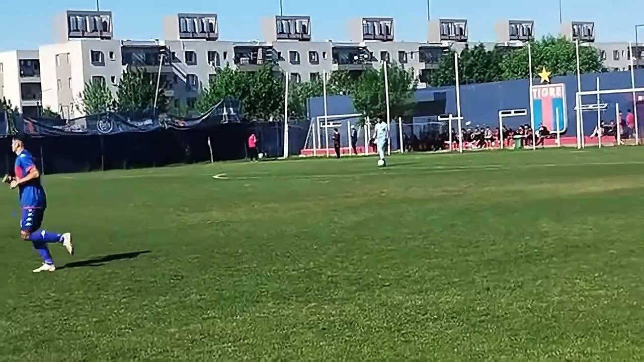 ¡Increíble gol de arco a arco de Máximo Leguizamón en las inferiores entre Tigre y Estudiantes! ⚽