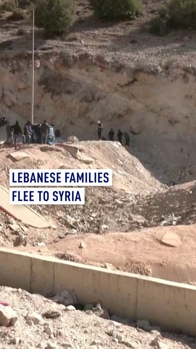 Lebanese families flee to Syria
