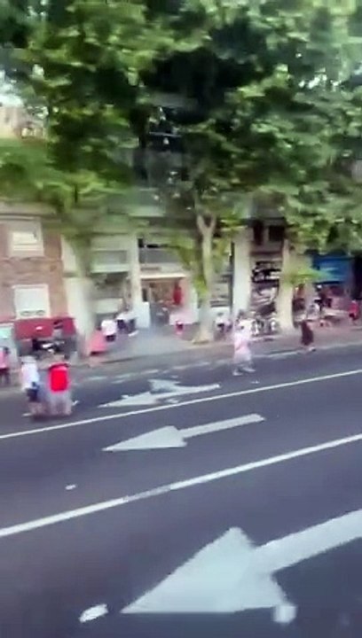 Hinchas de River apedrean un colectivo de simpatizantes de Mineiro