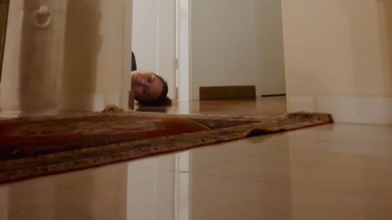 Laugh-out-loud: Girl pulls off a prank that startles the unsuspecting boy