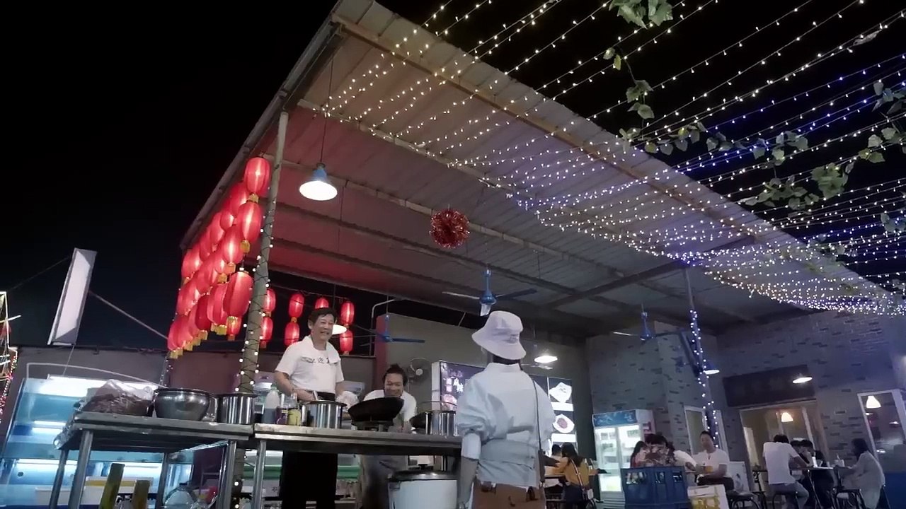 Simple Girl Helped a Man_ but She Didn_t Expect That He Was a Billionaire_ and Love Began_❤️(720P_HD)