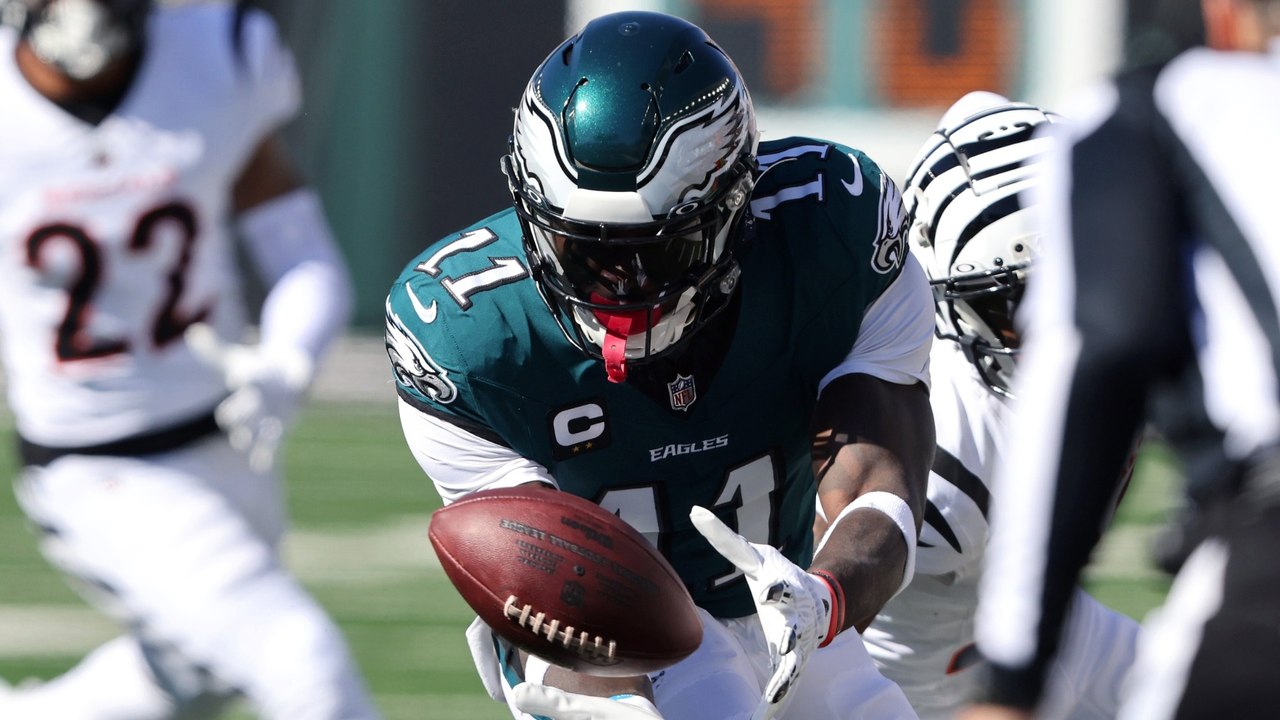 Eagles Narrowly Escape Jaguars Despite Injury Issues