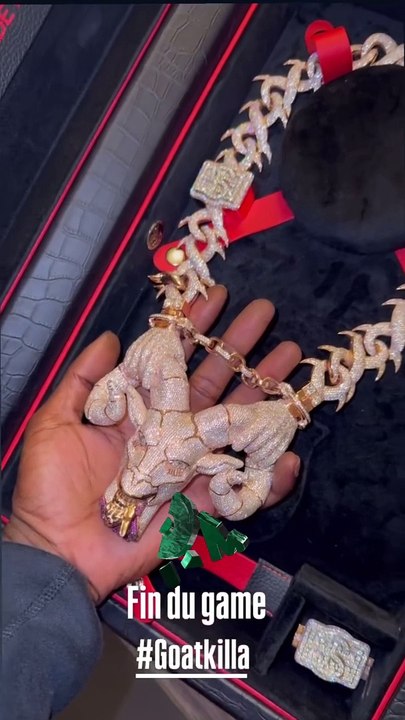 La nouvelle chaîne en diamants de Gazo