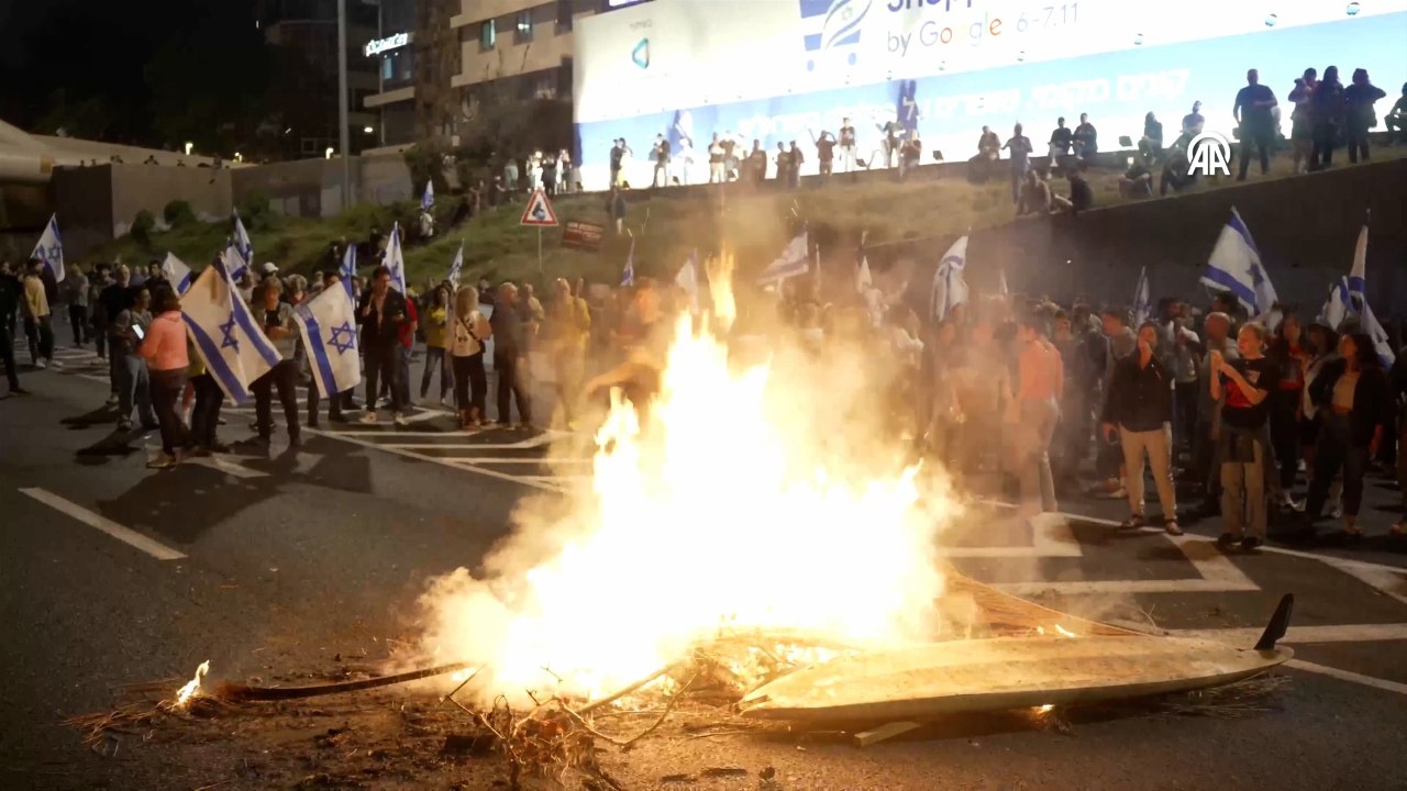 Netanyahu’nun Savunma Bakanı Gallant’ı görevden almasının ardından İsrail’de sokaklar karıştı