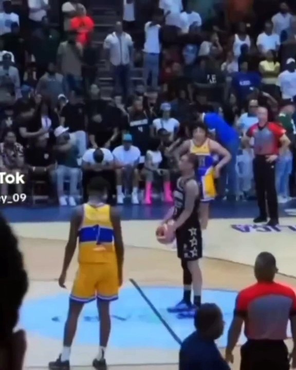 ¡Yailin La Mas Viral golpea a una mujer!