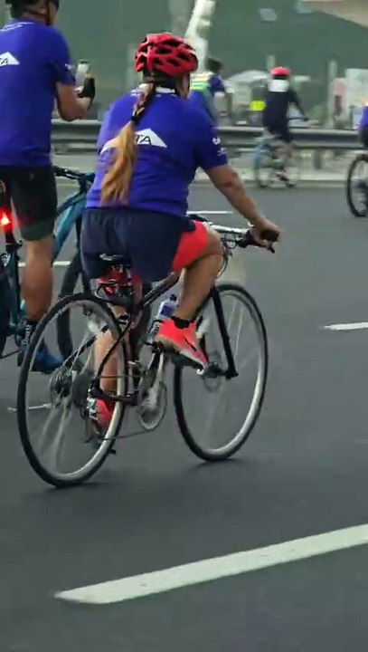 Dubai cyclists take over Sheikh Zayed Road