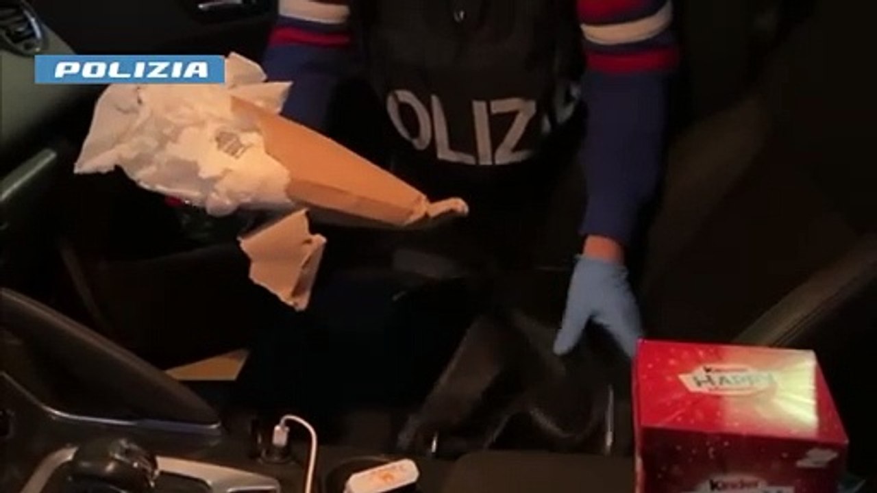 Como, due chili di droga sotto il sedile della macchina: era nascosta in un pacco Amazon