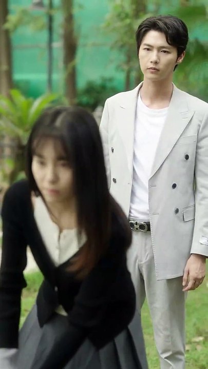 【热门短剧】 《高冷校草他成恋爱脑了》 (上)