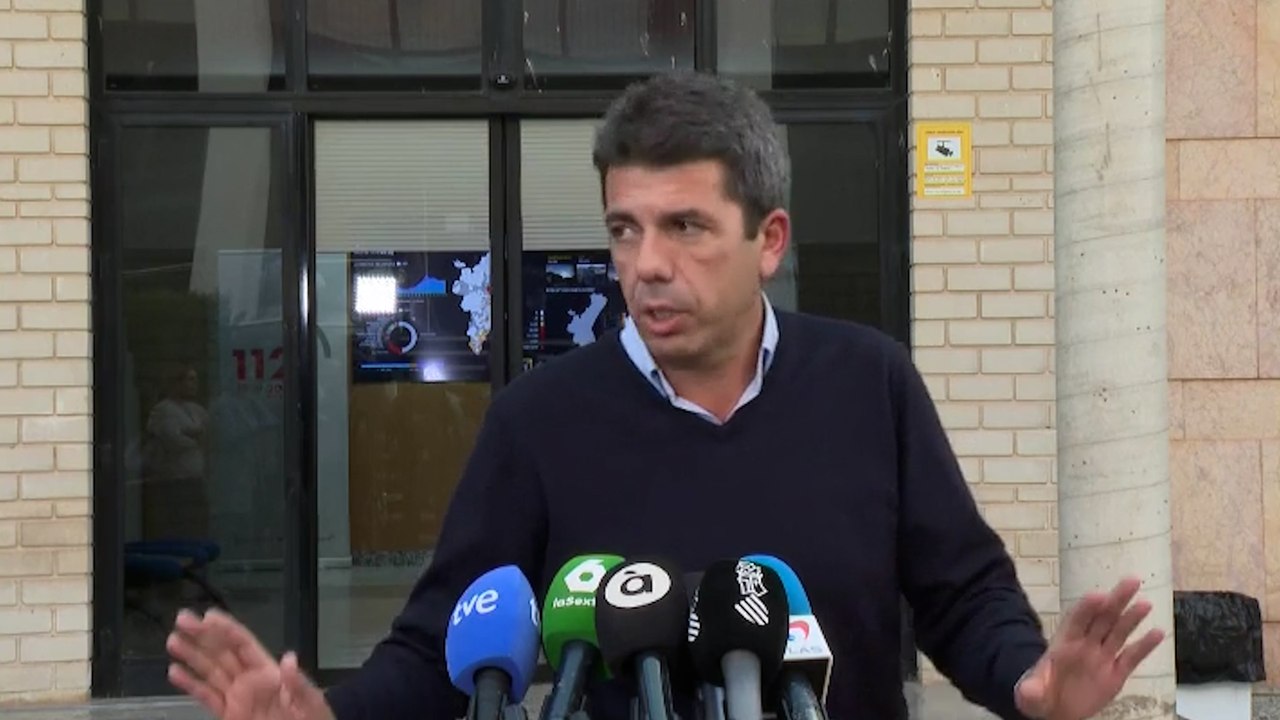 Mazón se marcha de la rueda de prensa posterior al CECOPI sin responder preguntas